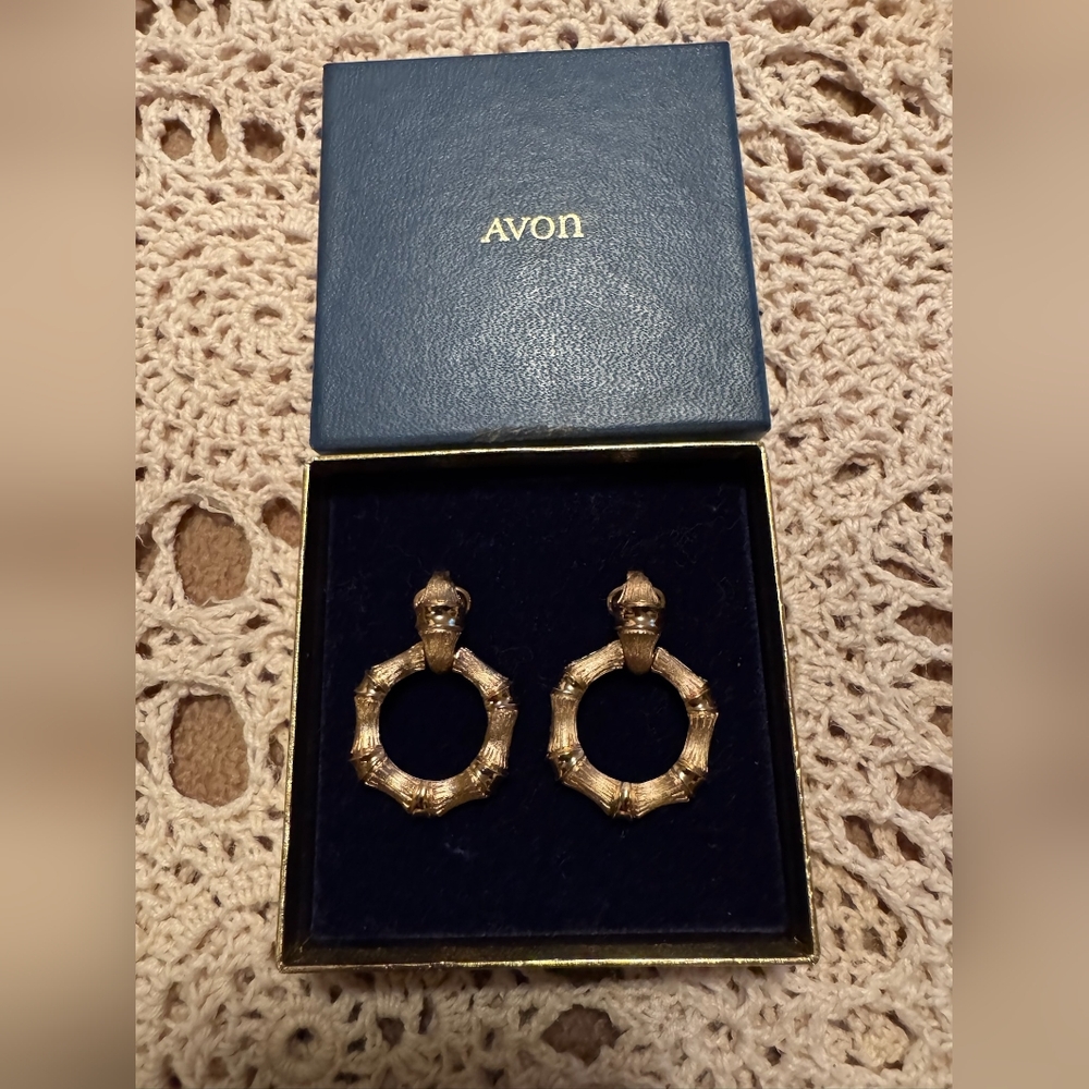 Avon Gold-tone Bamboo-Style Door Knocker Dangle Clip Earrings - Picture 2 of 5
